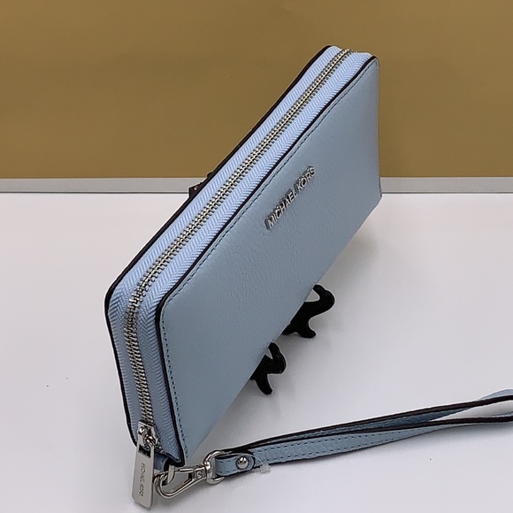 MICHAEL KORS LARGE TRAVEL CONTINENTAL WRISTLET WALLET PALE OCEAN COLOR - Picture 9 of 14